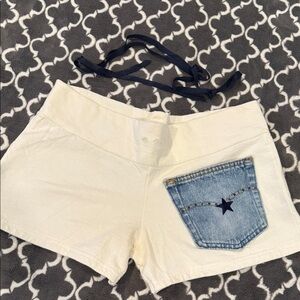 Trendy Cream Denim Women's Shorts with Star Pocket